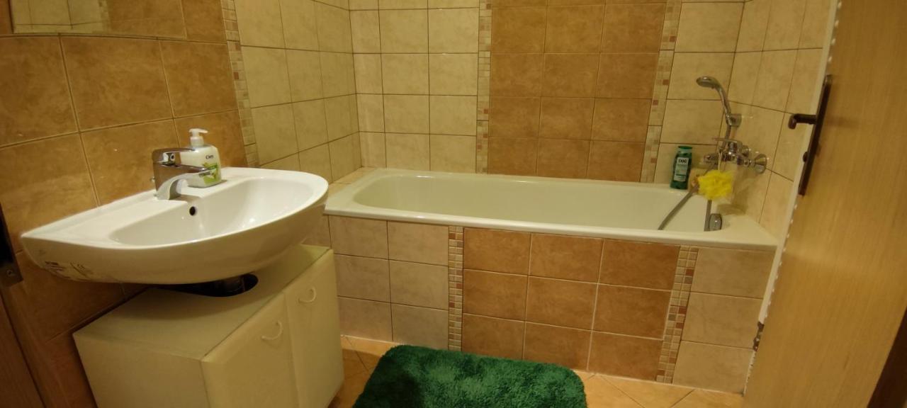 2 Izbovy Byt 60M2 V Centre Na Bakossovej, 24H Self Checkin Apartment Banska Bystrica Ngoại thất bức ảnh
