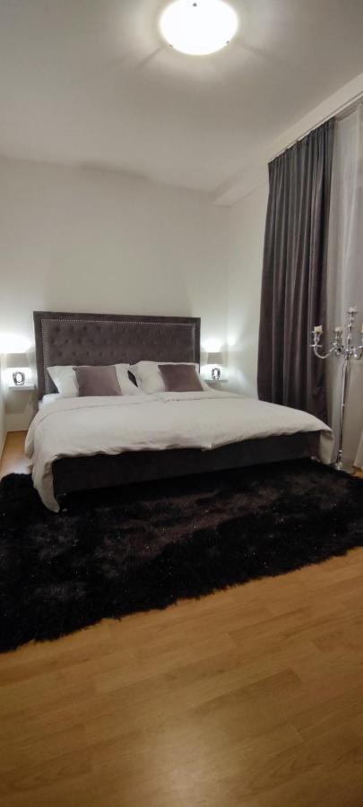 2 Izbovy Byt 60M2 V Centre Na Bakossovej, 24H Self Checkin Apartment Banska Bystrica Ngoại thất bức ảnh
